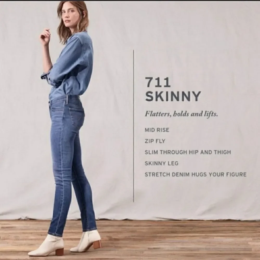 Levi’s 711 Skinny Distressed Ankle Jeans Size 27